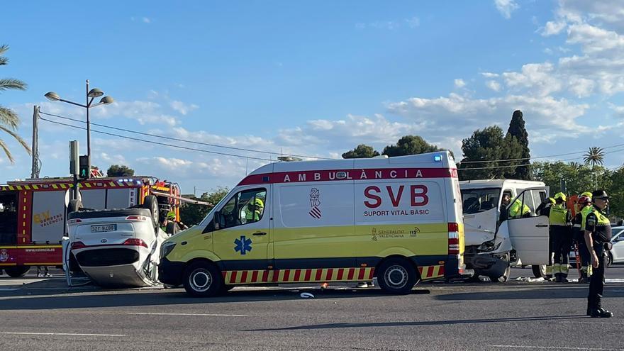 Un grave accidente en el Bulevar Sur de València deja dos heridos
