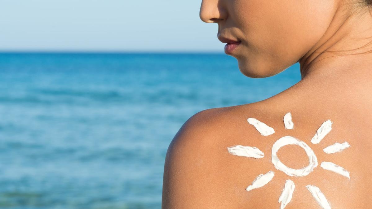 Cuidado de la piel en verano: lo que recomiendan los dermatólogos para protegerte del sol