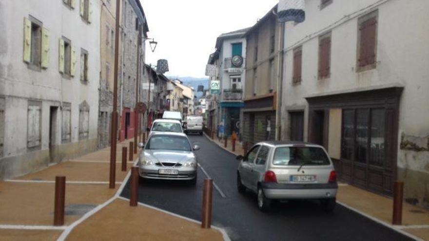 El renovat aspecte de l&#039;avinguda Porta de França, amb les voreres més amples i els trams de carril únic