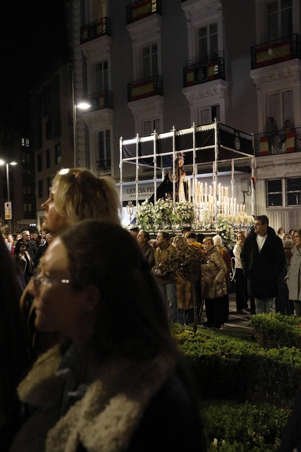 EN IMÁGENES: Emocionante procesión de la Soledad el Viernes Santo en Avilés