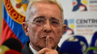 El expresidente de Colombia Álvaro Uribe, condenado a 12 años de prisión domiciliaria por soborno y fraude procesal