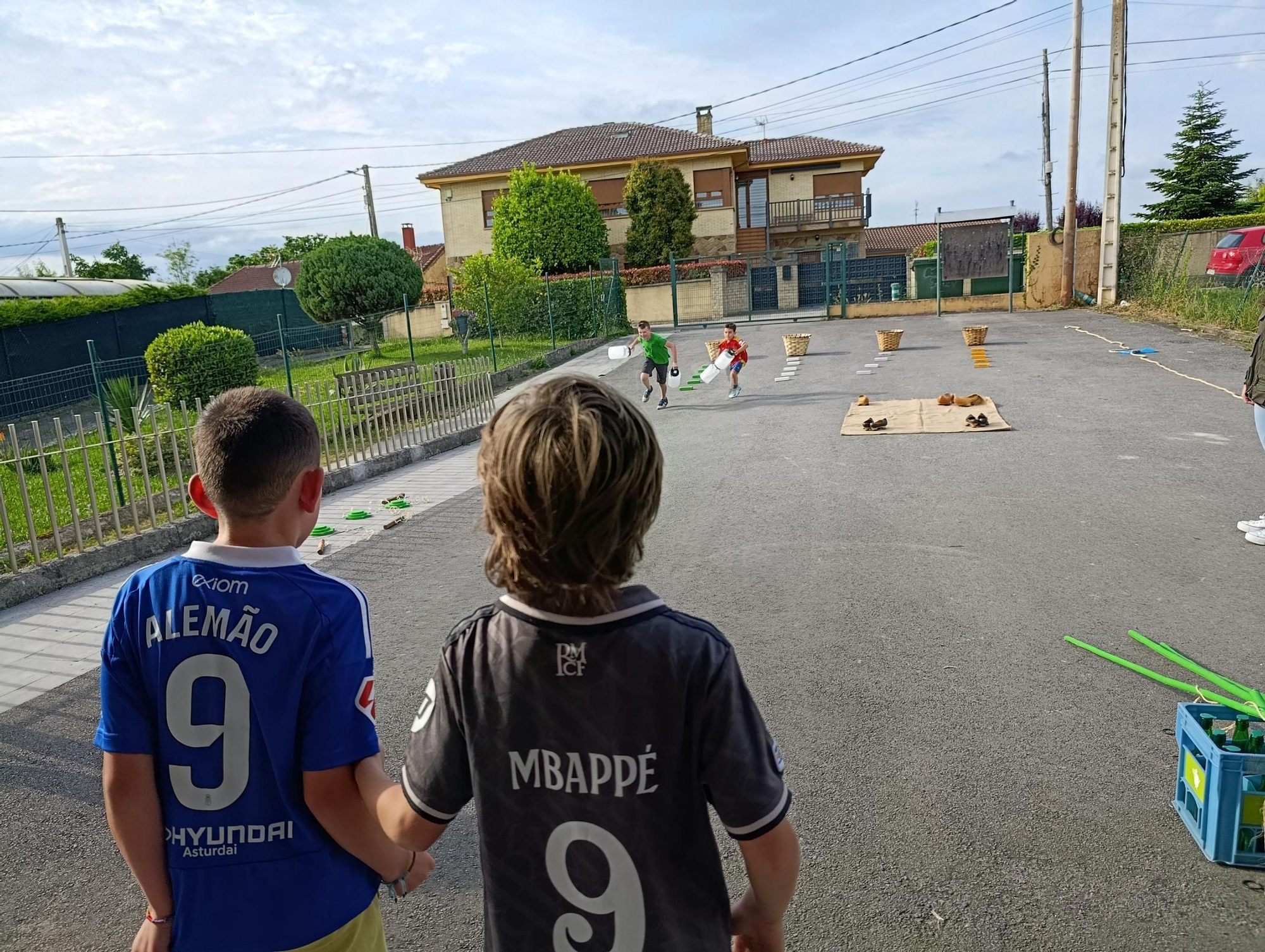 Los pequeños de Viella celebran el "Día de los Paxarrinos"