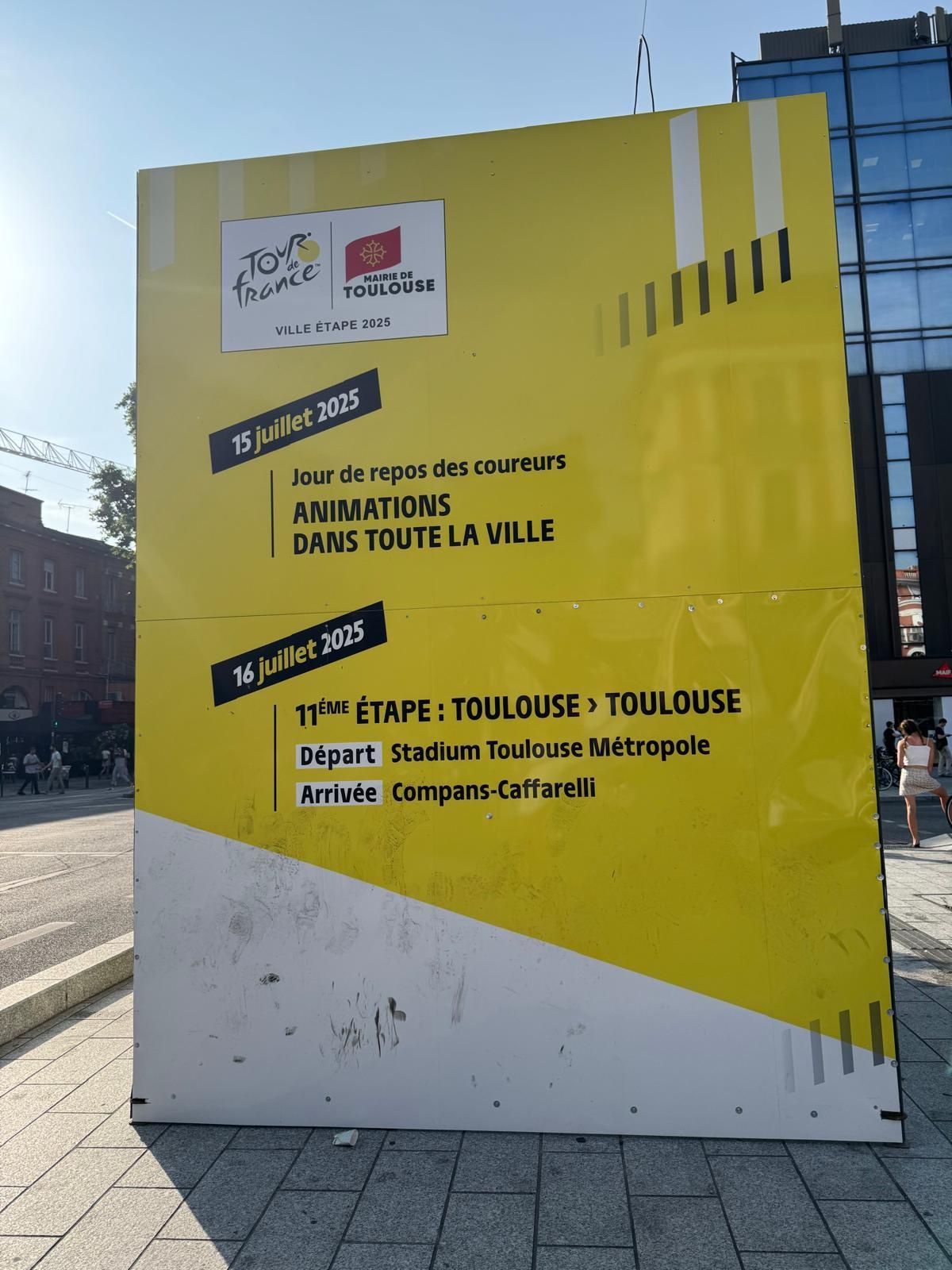La publicidad institucional lleva semanas informando de la llegada del Tour a Toulouse.