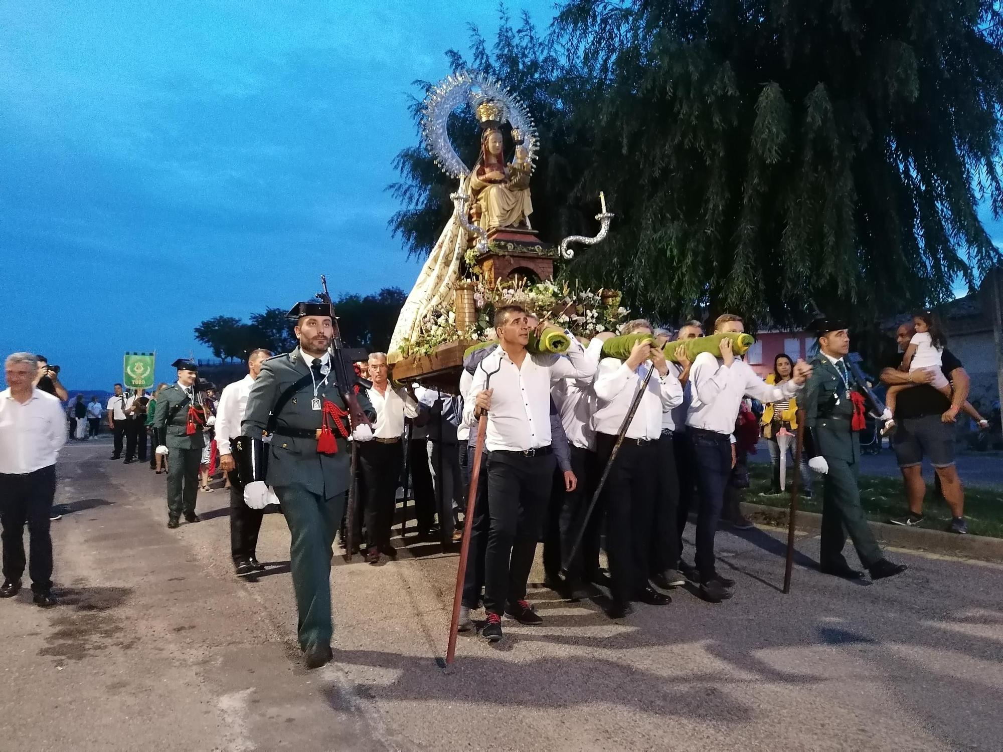 GALERÍA | Toro arropa a su patrona en una procesión histórica