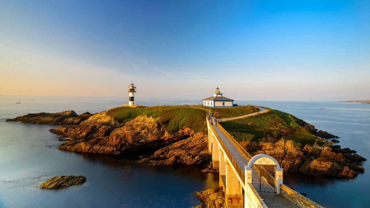 Faro de Rigadeo, uno de los enclaves más impresionantes de la costa española