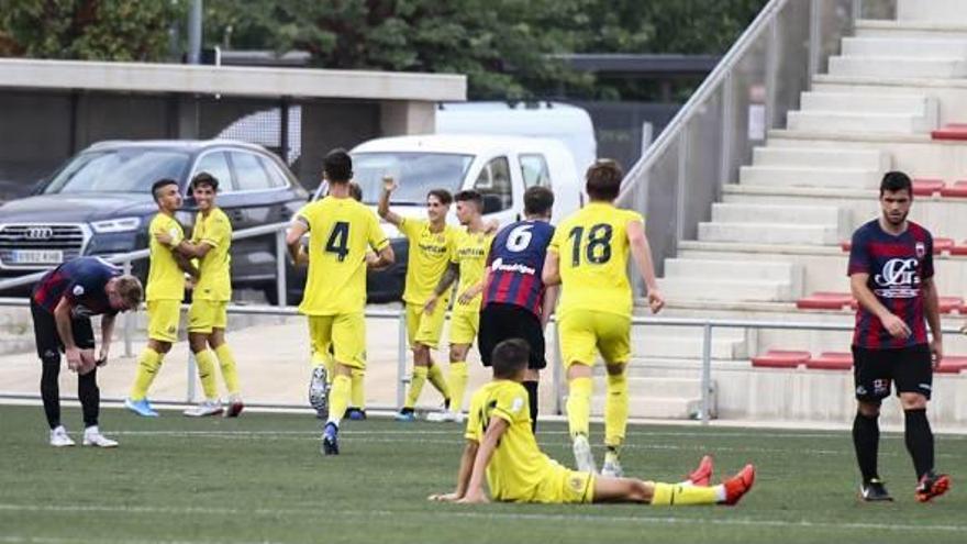 Los jugadores del Villarreal C celebran el segundo gol ante la desolación azulgrana.