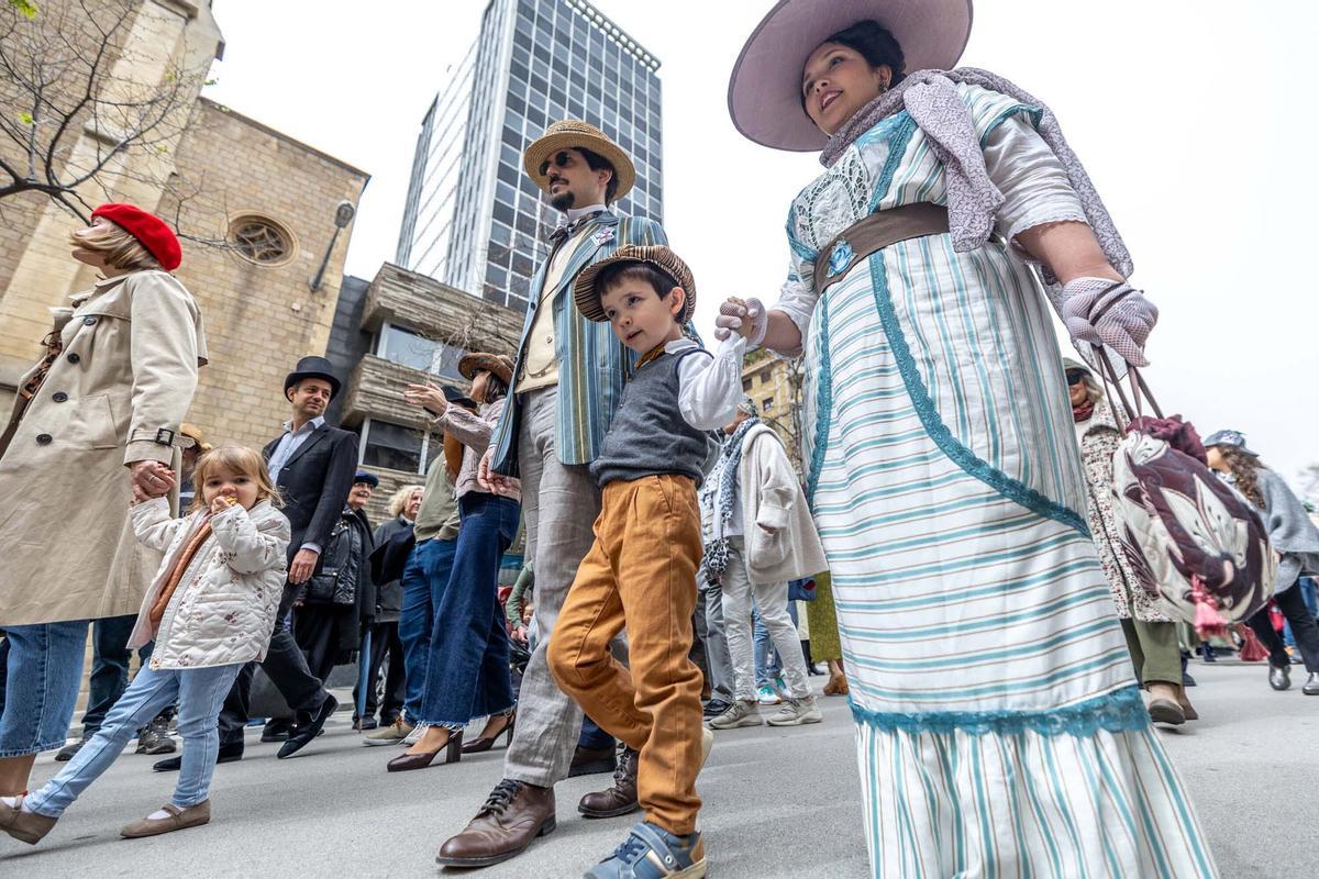 Nueva edición del Paseo con Sombrero por Barcelona