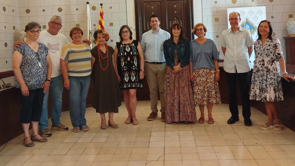 Els mestres jubilats a la sala de plens