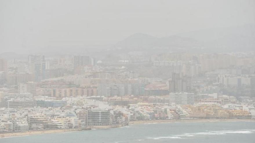 Canarias, en prealerta por calima este domingo.