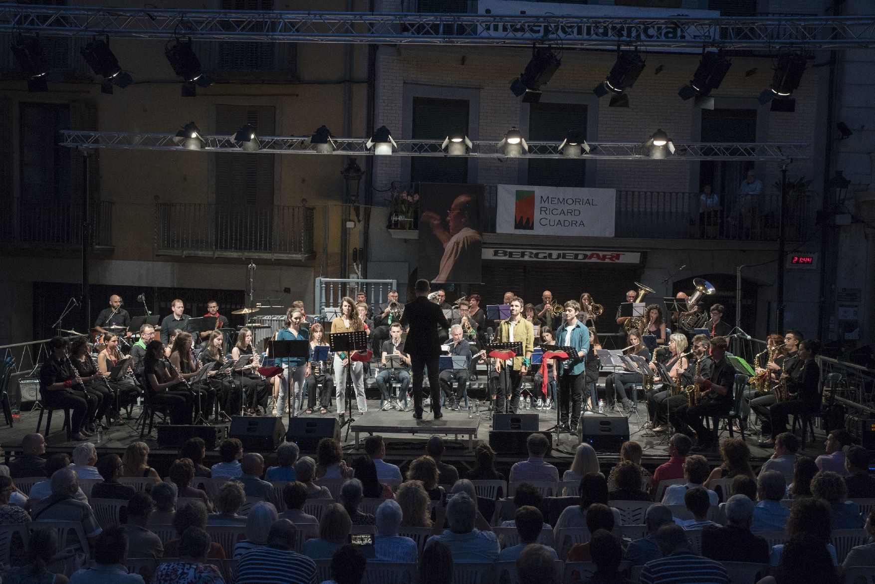 El concert de Patum fa vibrar d'emoció una plaça de Sant Pere plena