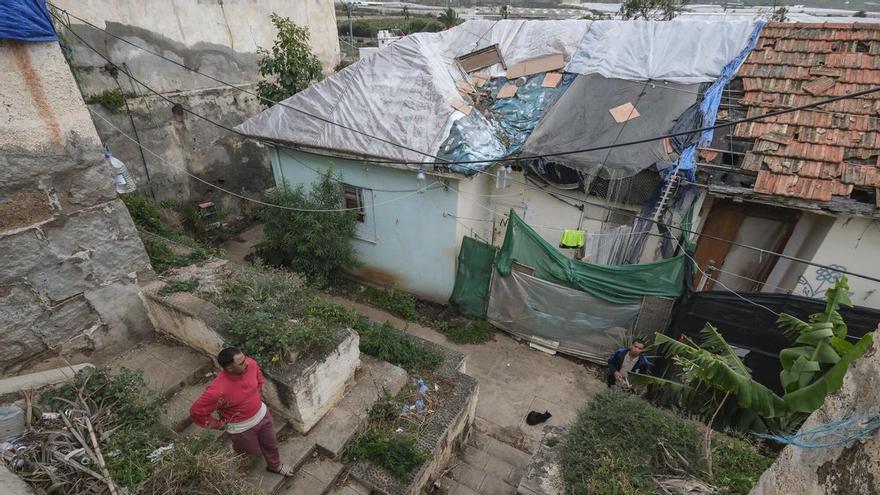 Orden de desalojo de 200 personas de un edificio ocupado y chabolas en Gran Canaria: «¿Dónde vamos nosotros?»