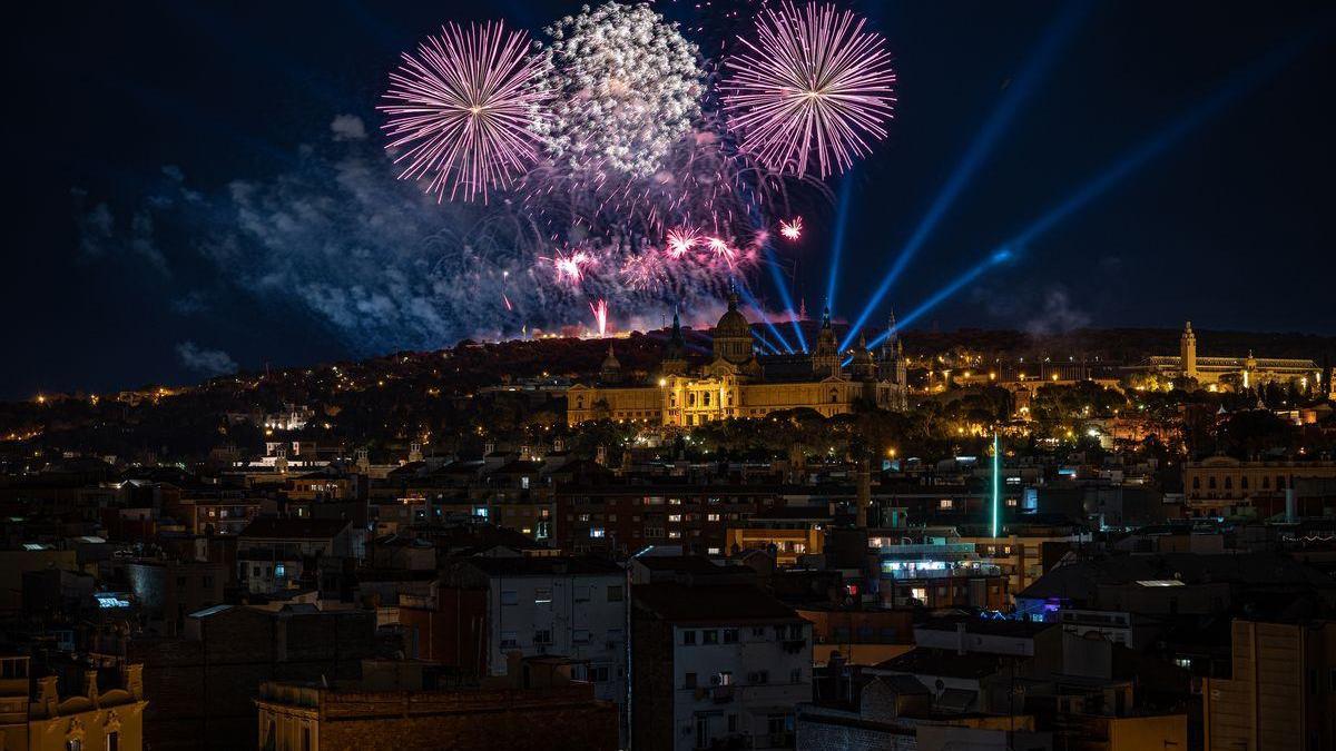 Incendio en Montjuïc tras los fuegos artificiales de Nochevieja