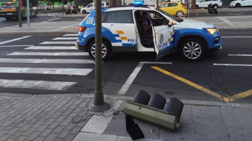 Aparece un semáforo &#039;decapitado&#039; en una de las vías más frecuentadas de Santa Cruz