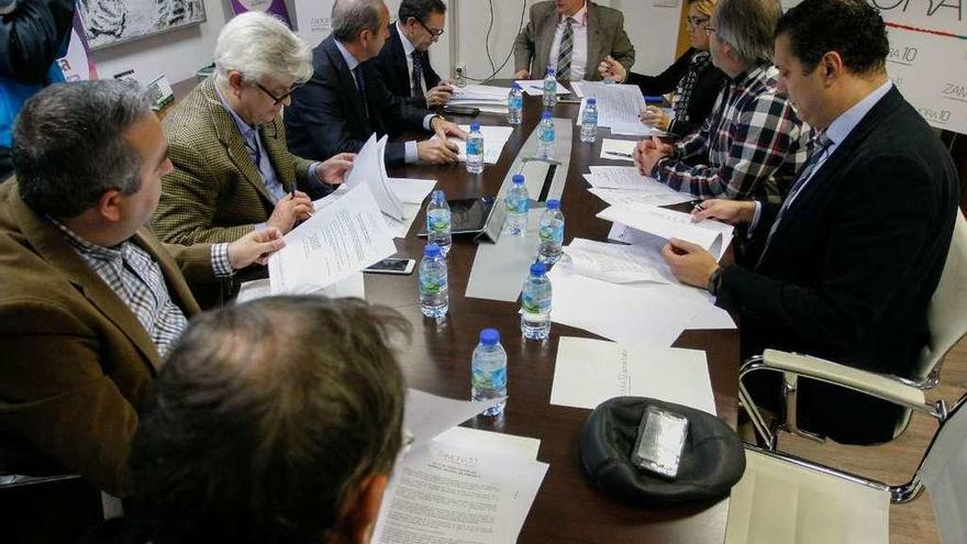 Reunión de Zamora 10 con el alcalde de la capital, la presidenta de la Diputación y el delegado territorial.
