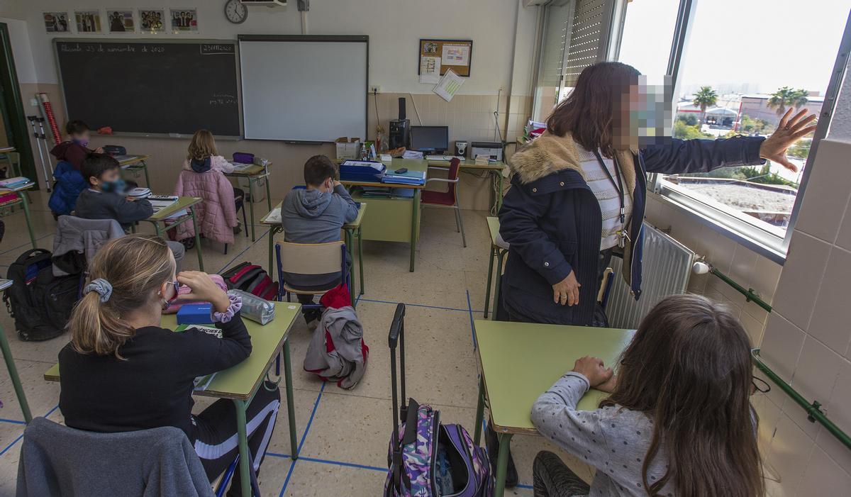 Los colegios ventilan lo imprescindible estos días de más frío