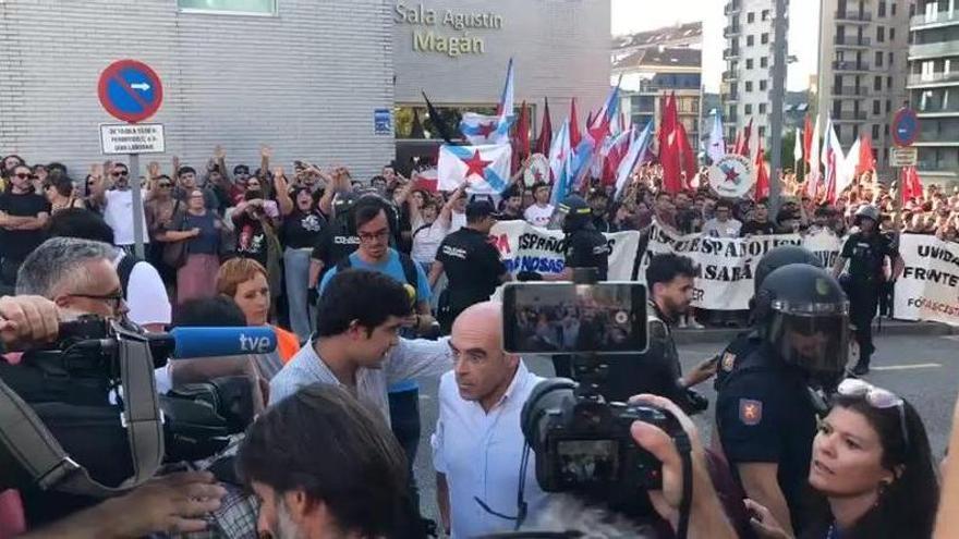 VOX GALICIA | Así fue la llegada de Buxadé al Centro Sociocultural de Santa Marta, en Santiago