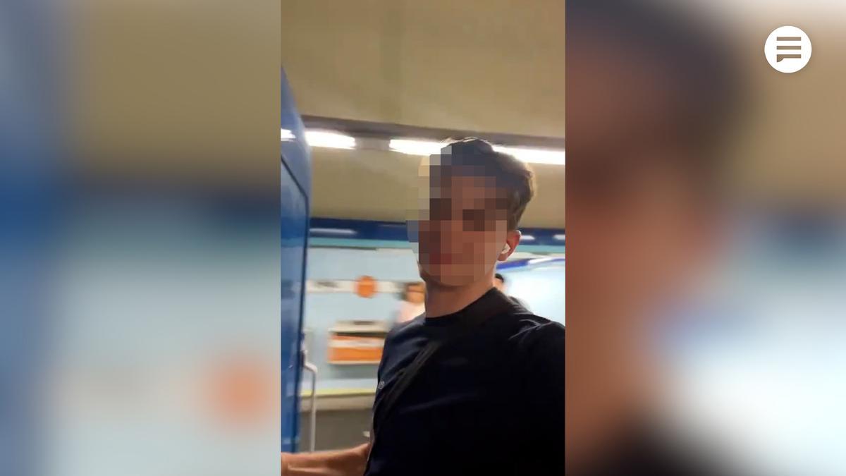 Multan al joven que se grabó subido en la parte trasera de un vagón del metro de Madrid