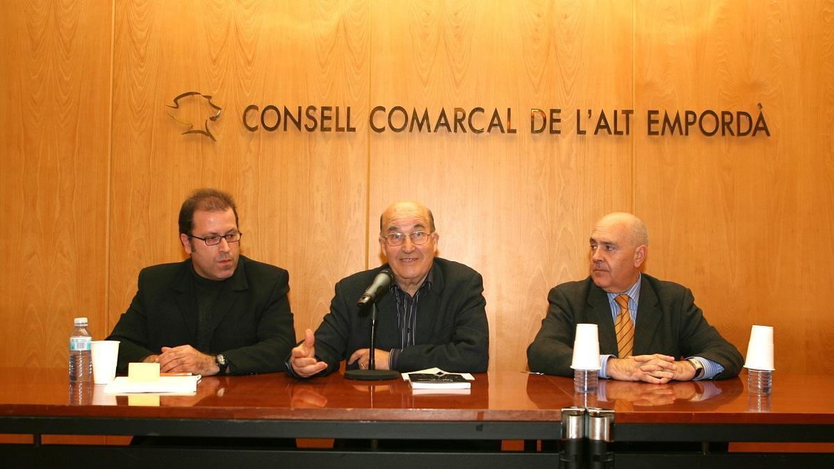 Josep Maria Salvatella amb Santi Coll I Joan Vilahú,  presentant 'Alga i ginesta', el 2006.