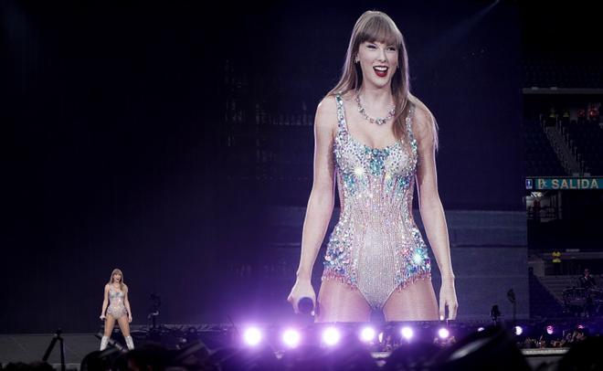 Madrid. 29.05.2024. La cantante Taylor Swift durante la primera de sus dos actuaciones en el Estadio Santiago Bernabéu, en el marco de la etapa europea de The Eras Tour / ACTUACION. CONCIERTO. MUSICA