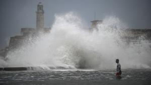 Al seu pas, l’’Irma’ deixa una crisi humanitària als cais, devastació i l’amenaça de perilloses marors.