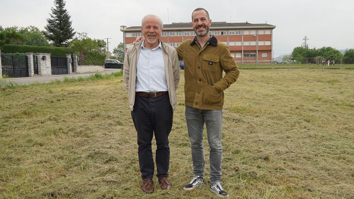 García junto a José Luis Díaz, miembro de la lista y presidente de la asociación Amigos de El Berrón.