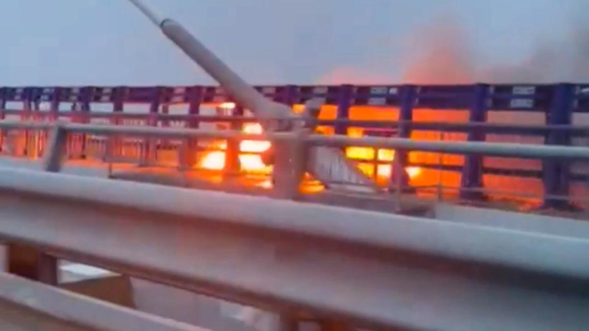 Arde un coche en el puente de Rande