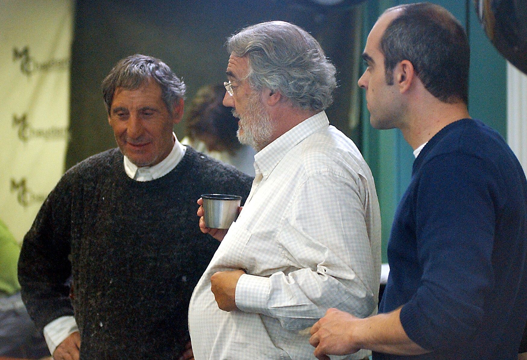 Rodaje de la película "La vida que te espera", dirigida por Manuel Gutierrez Aragón, y protagonizada, entre otros, por el actor gallego Luis Tosar.A la izq. Celso Bugallo, Manuel Gutierrez Aragón y Luis Tosar, durante un descanso del rodaje.