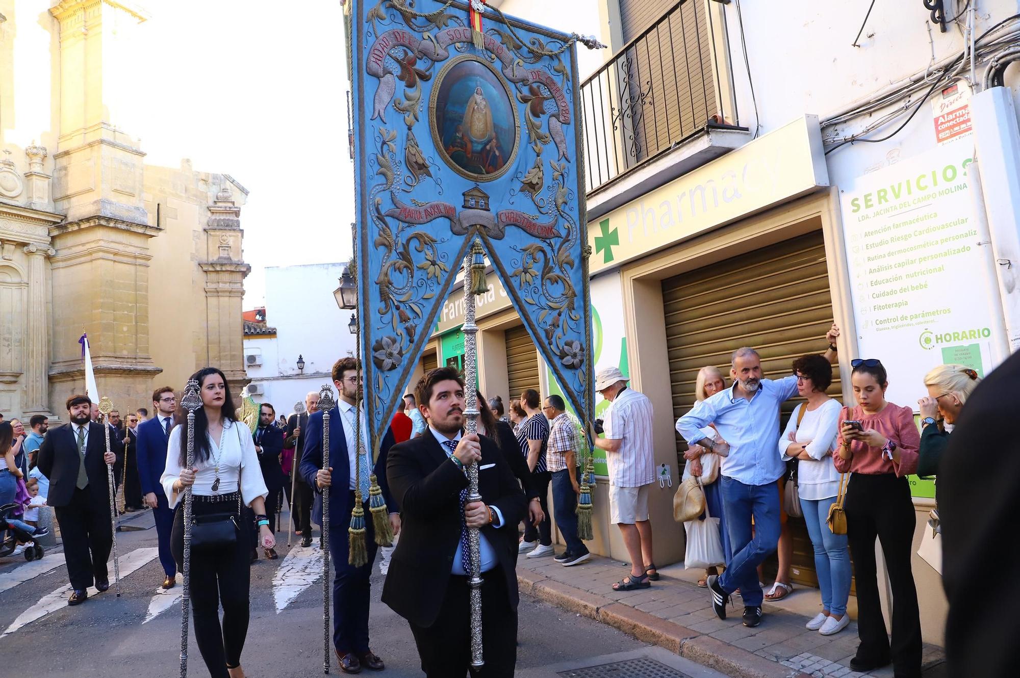 La procesión de la Virgen de los Desamparados en imágenes