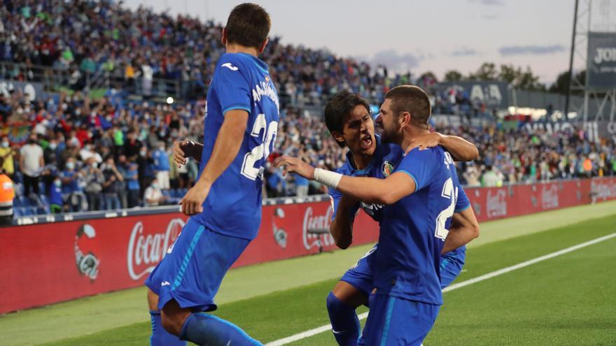 Stefan Mitrovic abrió el marcador para el Getafe.