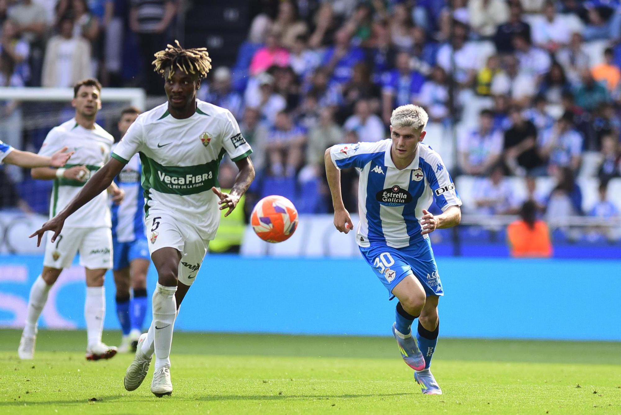 El Dépor cae goleado (0-4) por el Elche para cerrar la temporada 2025-25 en Riazor