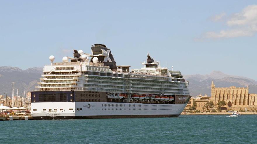 El &#039;Celebrity Infinity&#039; en Palma