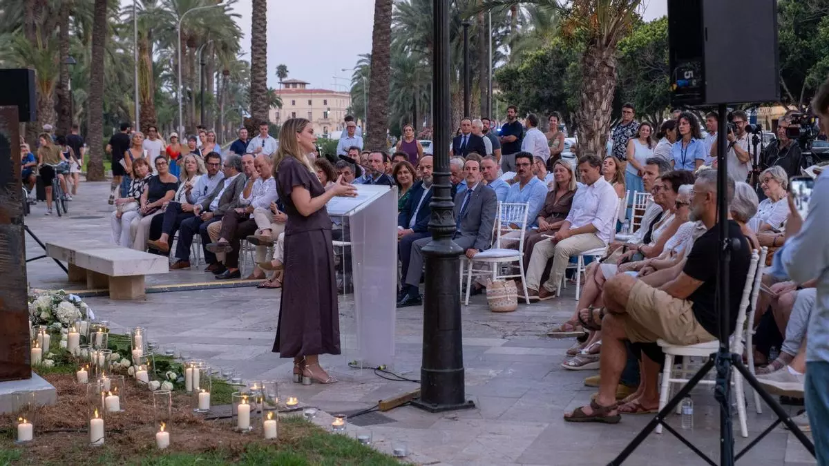 Prohens homenajea a las víctimas de los bombardeos republicanos sobre Palma en un acto sin Memoria de Mallorca