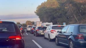 Retencions a les carreteres en l’operació tornada del pont de Tots Sants