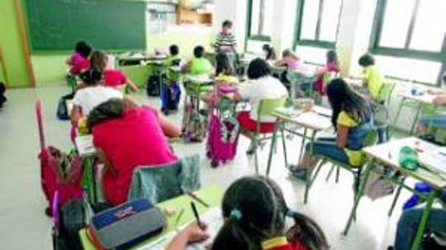 Extremadura, la segunda que más baja el presupuesto en Educación