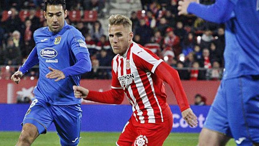 Samu Sáiz, en una acció del partit d&#039;anada contra el Fuenlabrada.