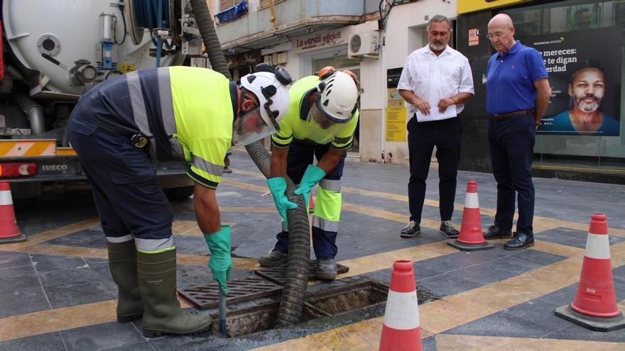 Aguas de Lorca intensifica los trabajos preventivos de limpieza de imbornales ante la temporada de lluvias