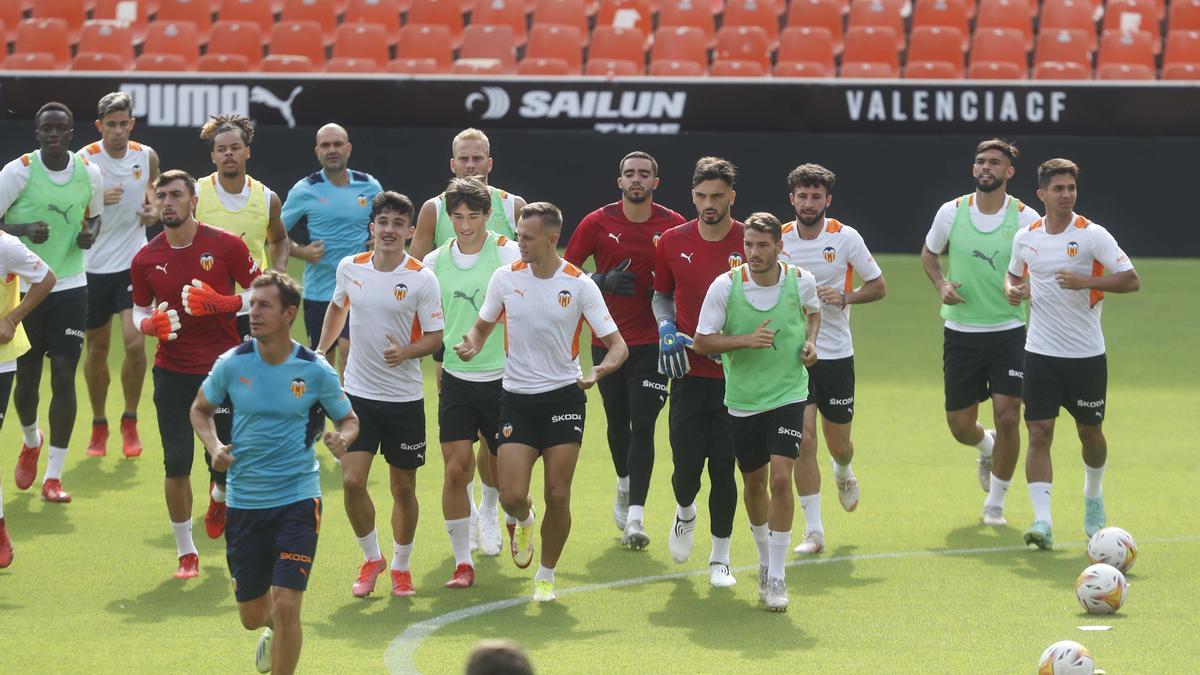 El Valencia CF ya trabaja en Mestalla el primer partido de LaLiga