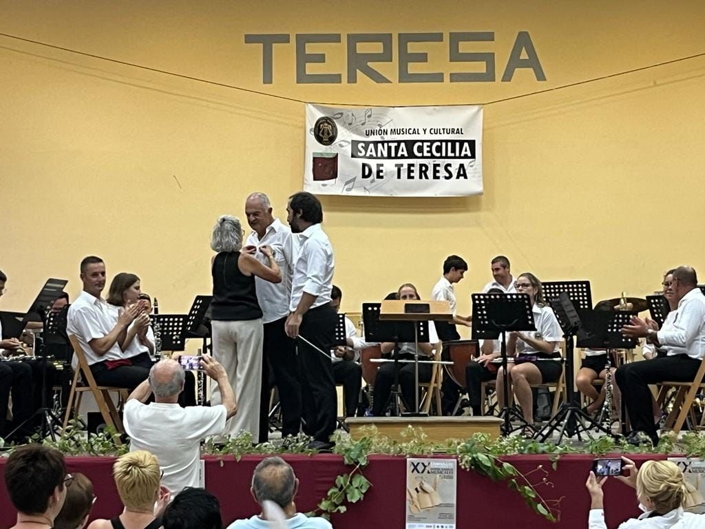 Teresa acoge a la Unión Artística Musical de Navajas