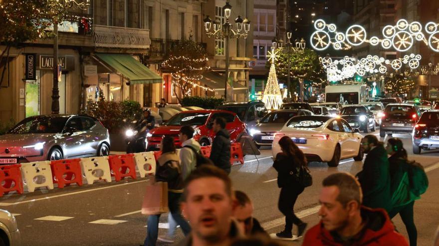 El tráfico fluye a la espera de la llegada masiva de portugueses | JOSÉ LORES