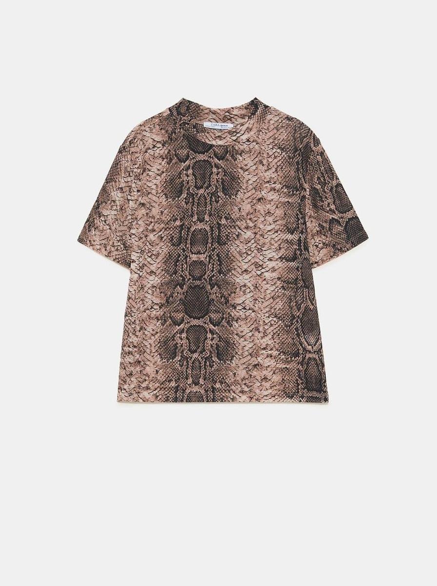 Camiseta con textura de Zara (Precio: 7,99 euros)