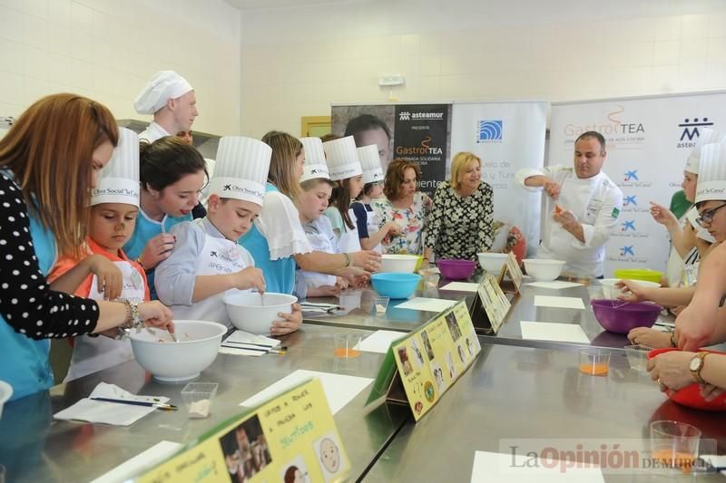 El chef Ángel León imparte en Murcia un taller de cocina para niños con autismo