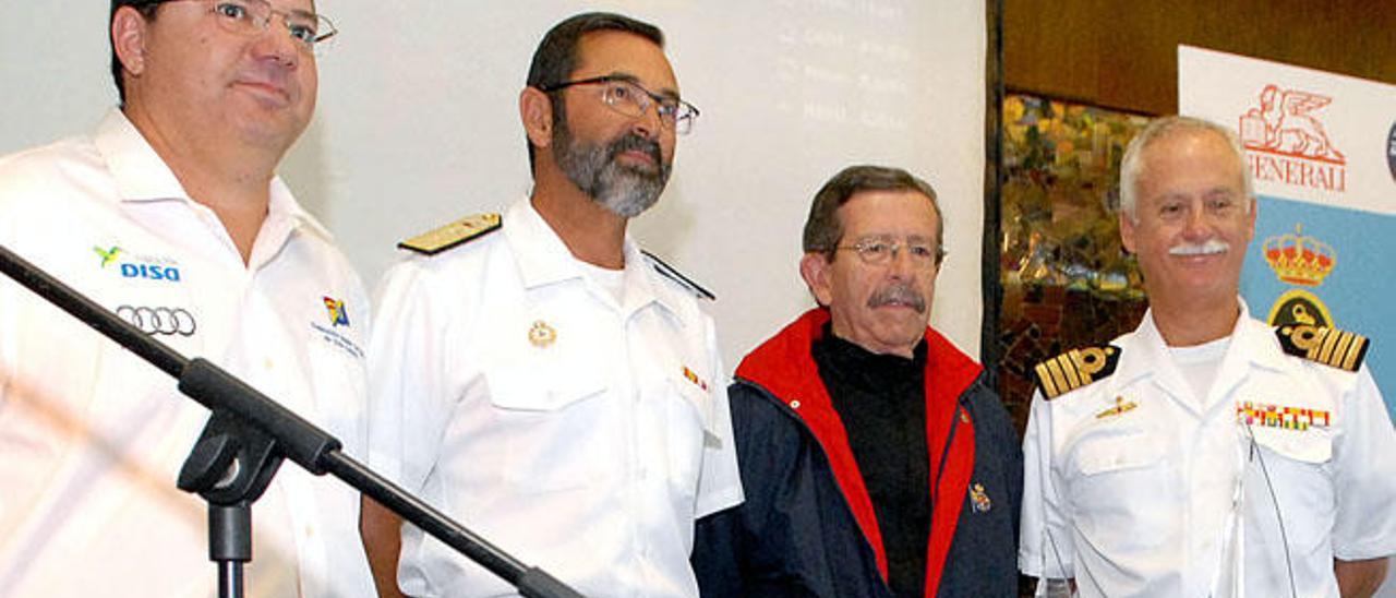 Barrera (izda.), De la Puente, Bergasa y Soler, en el Real Club Náutico.