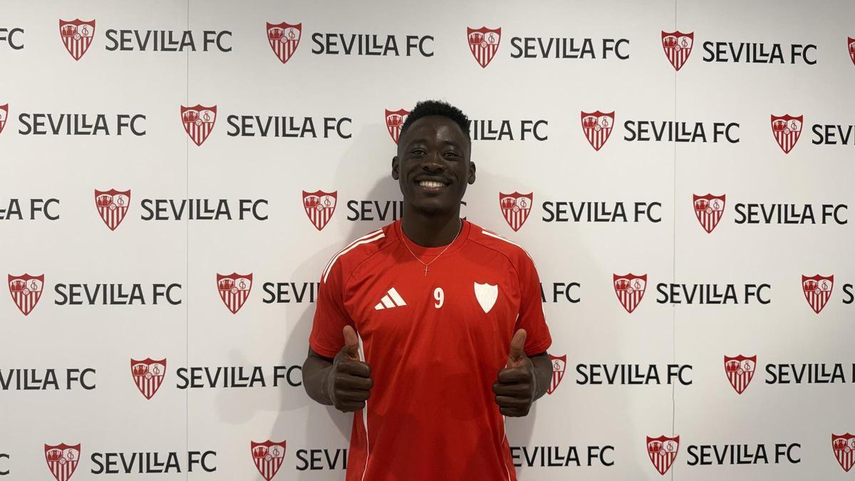 Vídeo | Akor Adams, jugador del Sevilla FC habla sobre el derbi del domingo entre Betis y Sevilla