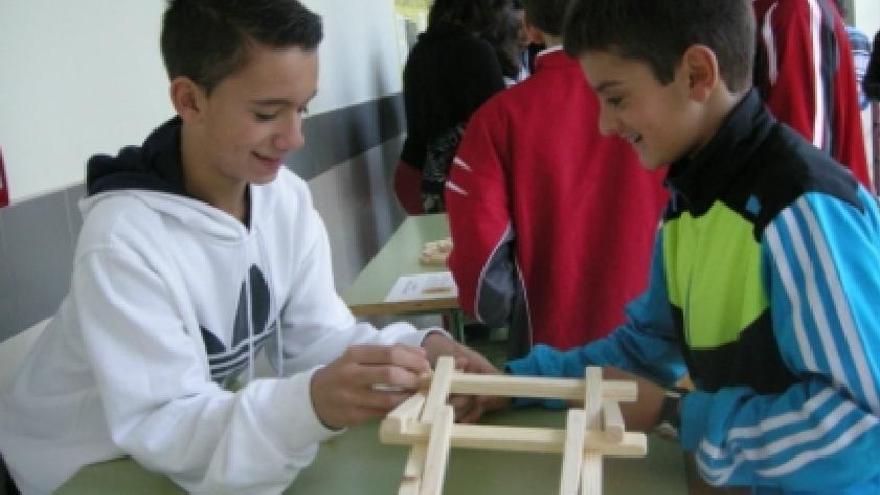 Alumnos en una actividad científica del Plan Proxecta.