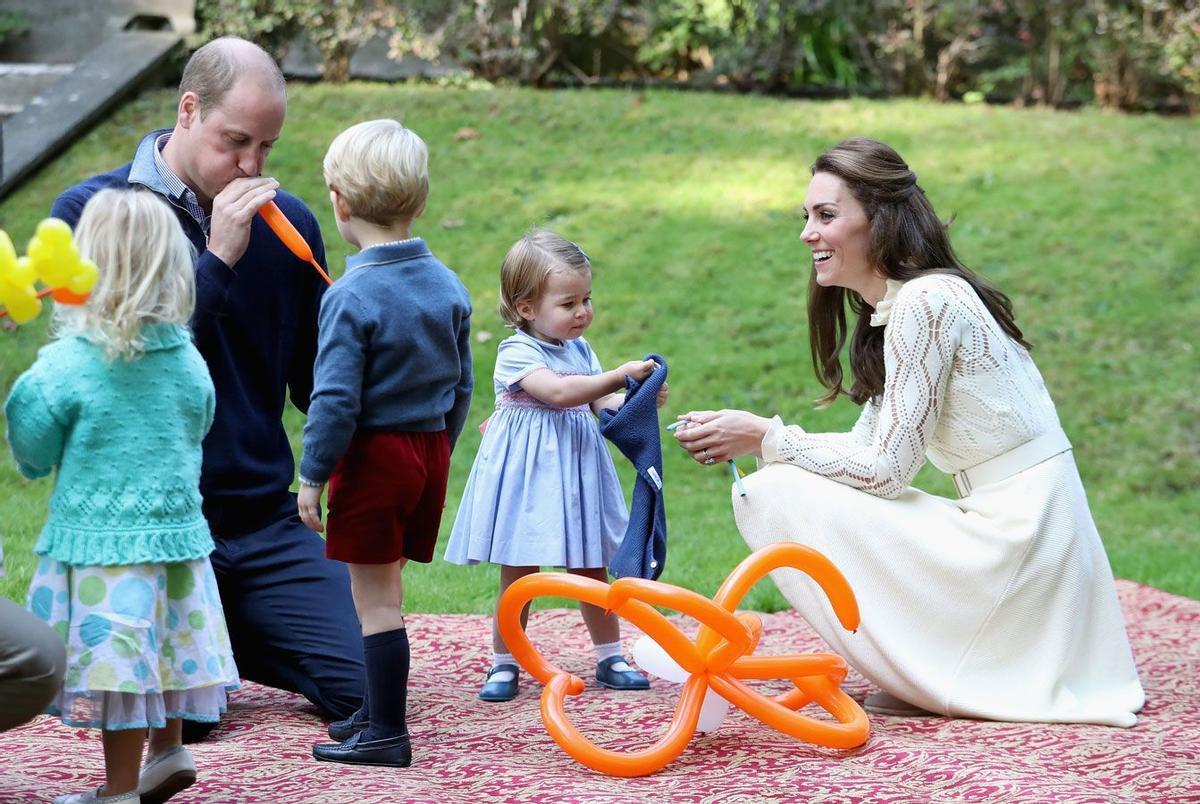 Viaje de los Duques de Cambridge a Canadá: Kate y William se divierten con sus hijos