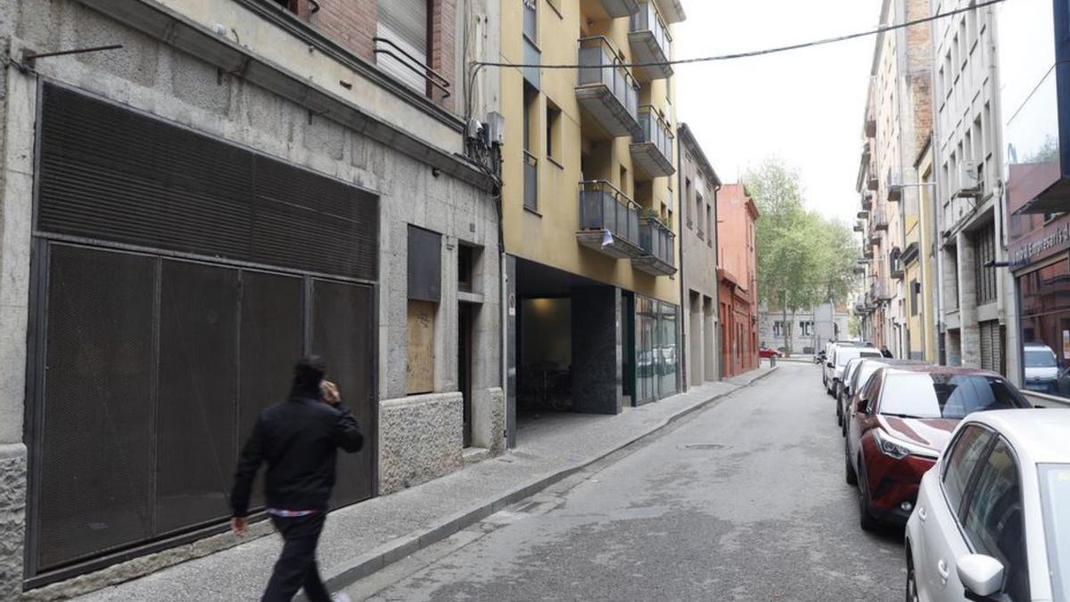 Un tram del carrer Figuerola, a tocar ja de Ramon Folch. | ANIOL RESCLOSA