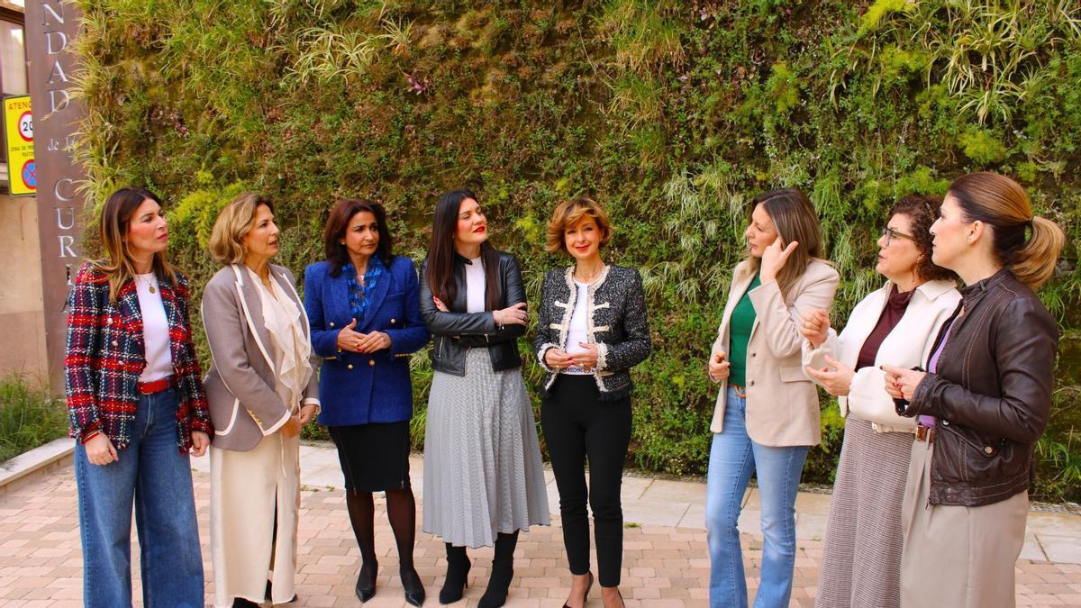 Sendoras, diputadas y concejalas del PP se congregaban en Lorca para presentar la iniciativa.
