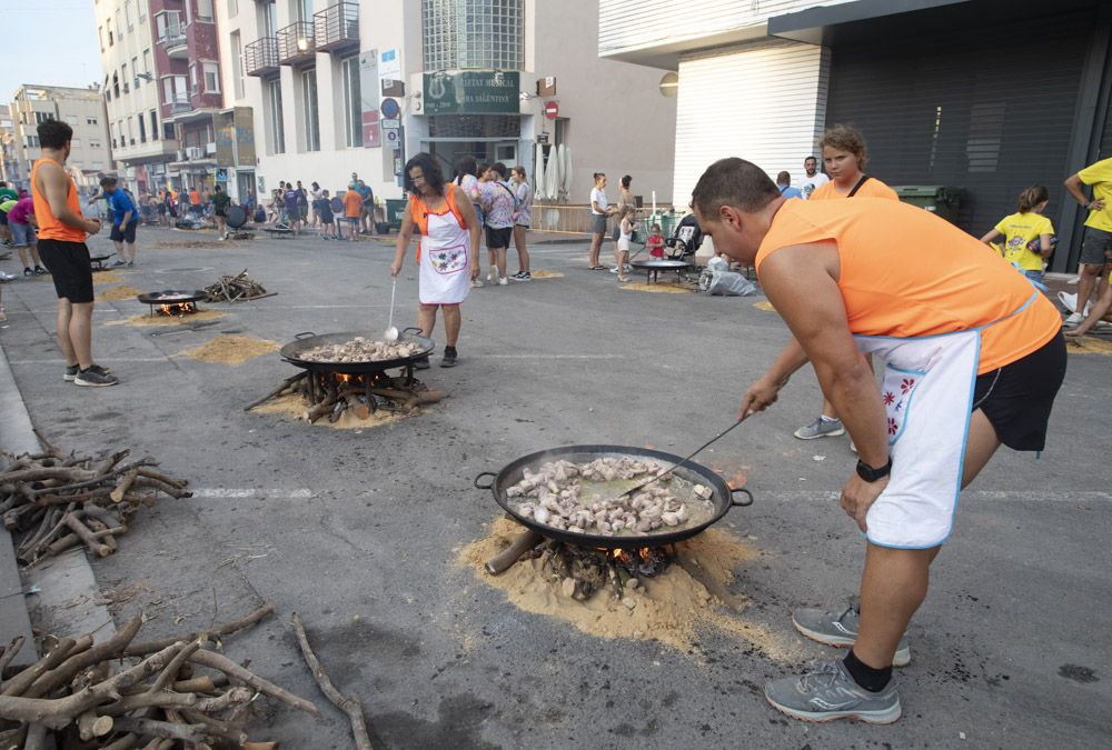 Fiestas de Sagunt. Las peñas en el tradicional concurso de paellas.