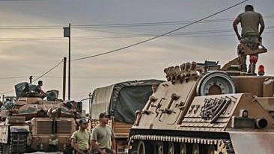 Soldats turcs, ahir a la frontera amb Síria