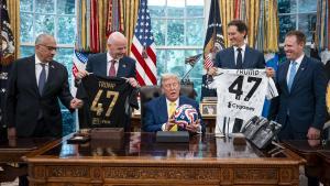 La delegación de la Juventus y Gianni Infantino, presidente de la FIFA, que visitaron a Donald Trump el pasado 18 de junio, en pleno Mundial de Clubes.
